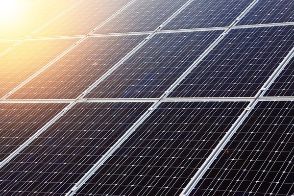 Qu'est-ce qu'un panneau solaire et comment fonctionne-t-il ?
