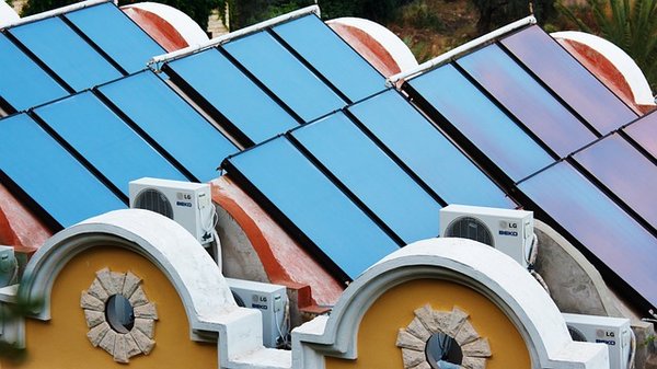Quelles sont les garanties et les assurances liées aux panneaux solaires ?