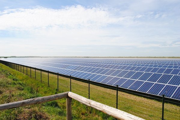 Créer ses propres panneaux solaires : les outils et matériaux nécessaires